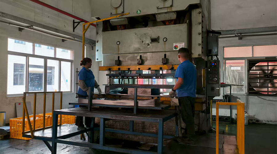 金環電器滾筒衣服烘干機箱體生產流程